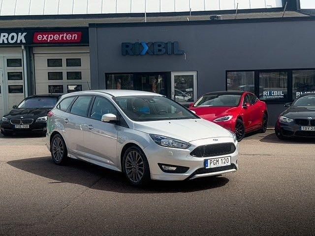 Grå Begagnad 2017 Ford Focus ST-Line Kombi | 89 900 kr (Marknadspris) - Bild 1/4