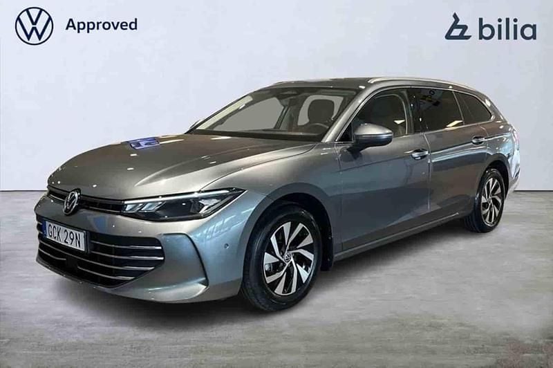 Grå Begagnad 2024 VW Passat Kombi | 359 500 kr - Bild 1/1