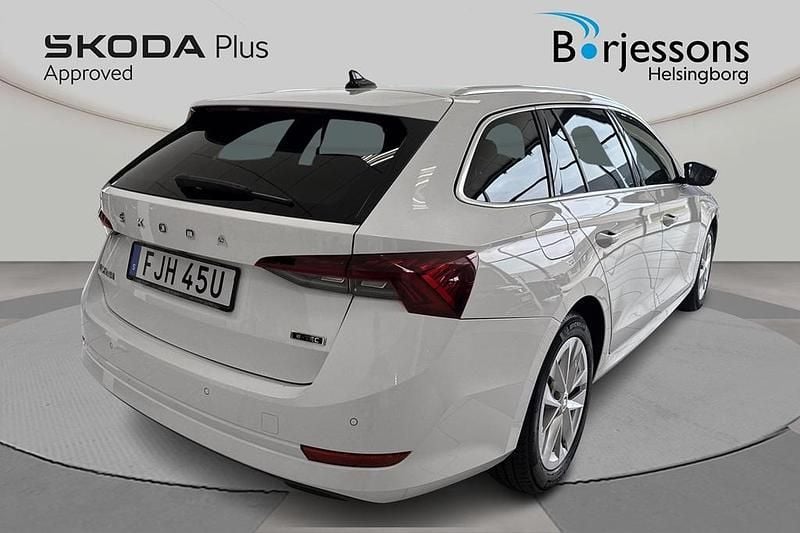 Begagnad Skoda Octavia Style 112 HK (82 kW) 2021 Vit Kombi