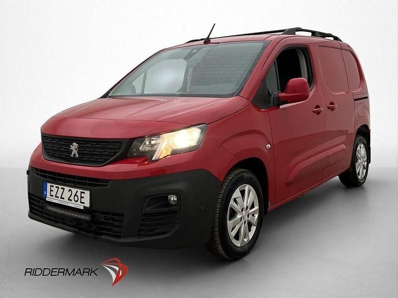 Begagnad Peugeot Partner 131 HK (96 kW) 2019 Röd Minibuss