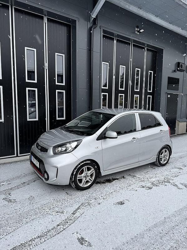 Begagnad Kia Picanto 67 HK (49 kW) 2015 Silver Halvkombi