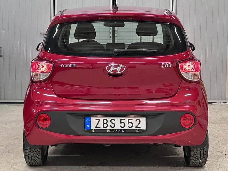 Begagnad Hyundai i10 67 HK (49 kW) 2017 Röd Halvkombi