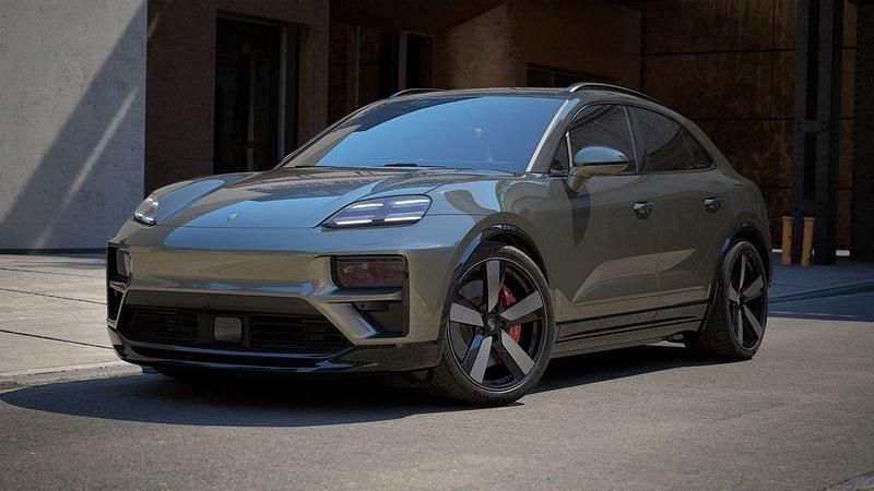 Grön (aventurine green metallic) Ny 2025 Porsche Macan Turbo SUV | 1 543 900 kr (Marknadspris) - Bild 1/4