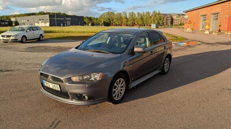 Grå Begagnad 2011 Mitsubishi Lancer Sportback Halvkombi | 37 500 kr (Marknadspris) - Bild 1/4