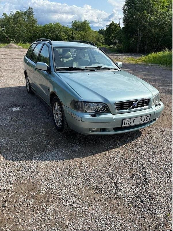 Grön Begagnad 2004 Volvo V40 Kombi | 10 000 kr (Marknadspris) - Bild 1/4