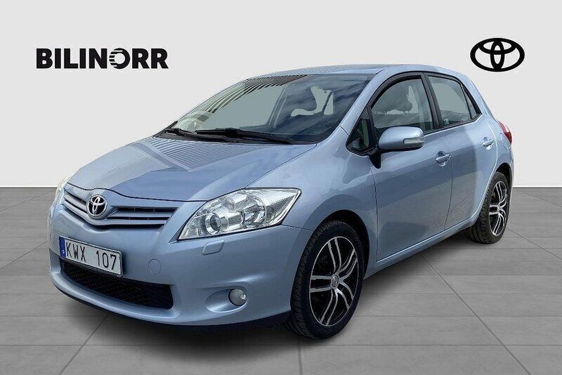 Ljusblå Begagnad 2010 Toyota Auris Halvkombi | 59 900 kr (Marknadspris) - Bild 1/4