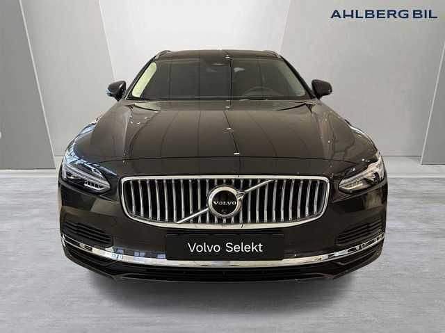 Begagnad Volvo V90 Core 355 HK (261 kW) 2023 Grå Kombi