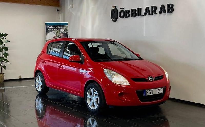 Röd Begagnad 2009 Hyundai i20 Select Halvkombi | 39 900 kr (Marknadspris) - Bild 1/4