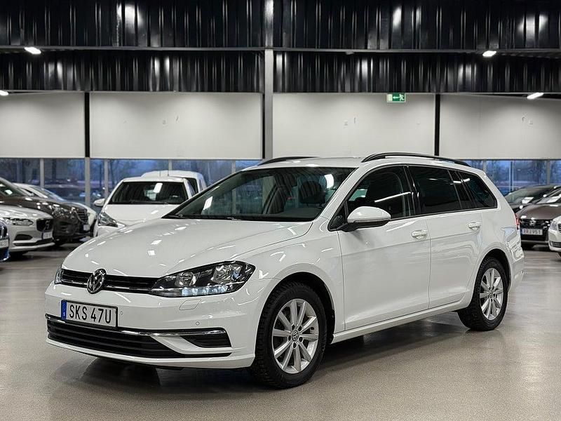 Vit Begagnad 2019 VW Golf VIII Kombi | 154 900 kr (Marknadspris) - Bild 1/4