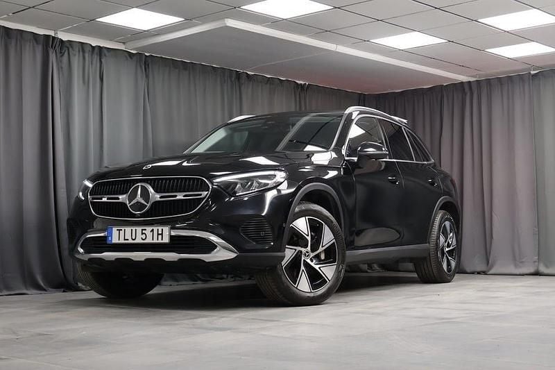 Svart Begagnad 2023 Mercedes GLC300 Advanced | 539 000 kr - Bild 1/4