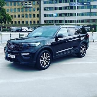 Svart Begagnad 2022 Ford Explorer ST SUV | 390 000 kr (Marknadspris) - Bild 1/3