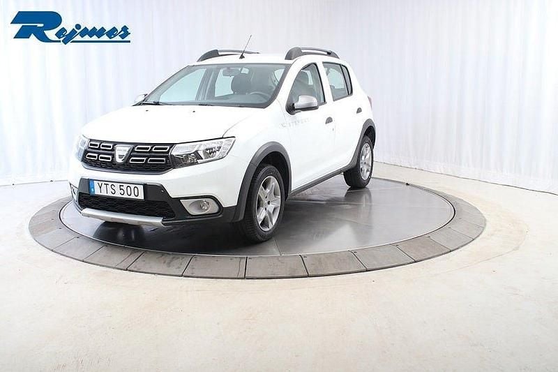 Vit (snövit) Begagnad 2017 Dacia Sandero Stepway Halvkombi | 89 800 kr (Marknadspris) - Bild 1/1