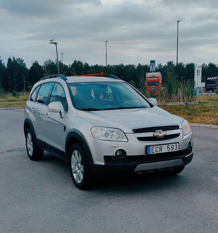 Grå Begagnad 2007 Chevrolet Captiva SUV | 38 000 kr (Marknadspris) - Bild 1/4