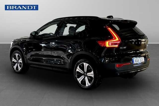 Begagnad Volvo XC40 Core 175 kW (238 HK) 2023 Svart SUV