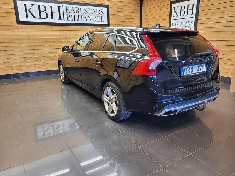 Begagnad Volvo V60 Summum 163 HK (119 kW) 2014 Svart Kombi