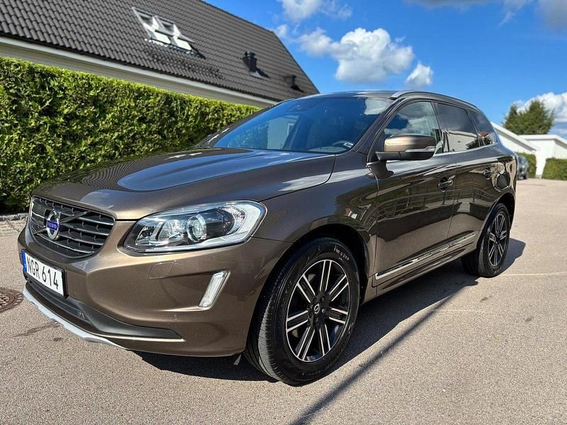Brun Begagnad 2017 Volvo XC60 Standard SUV | 189 000 kr (Bra pris) - Bild 1/4