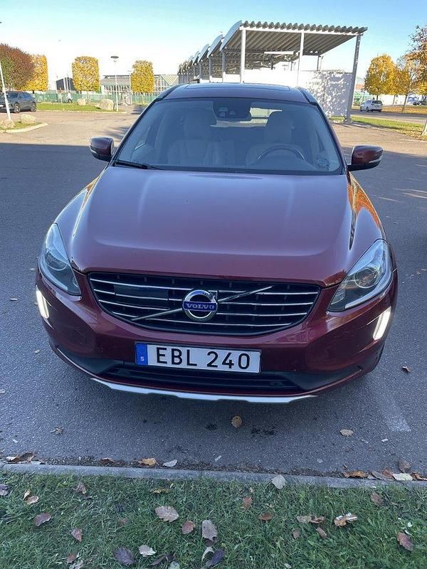 Röd Begagnad 2014 Volvo XC60 Summum SUV | 240 000 kr - Bild 1/4