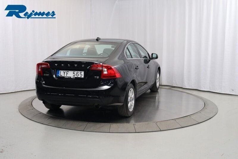 Begagnad Volvo S60 Momentum 150 HK (110 kW) 2011 Svart Sedan