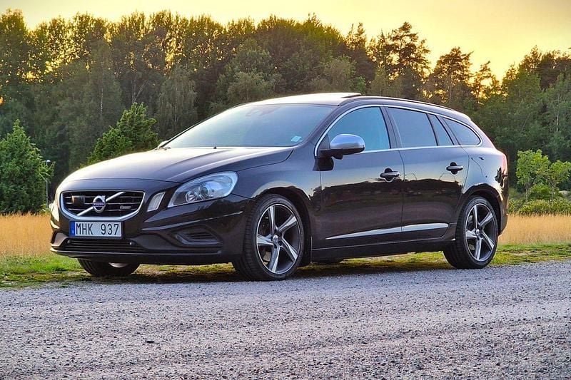Svart Begagnad 2012 Volvo V60 R-Design Kombi | 145 000 kr (Bra pris) - Bild 1/4