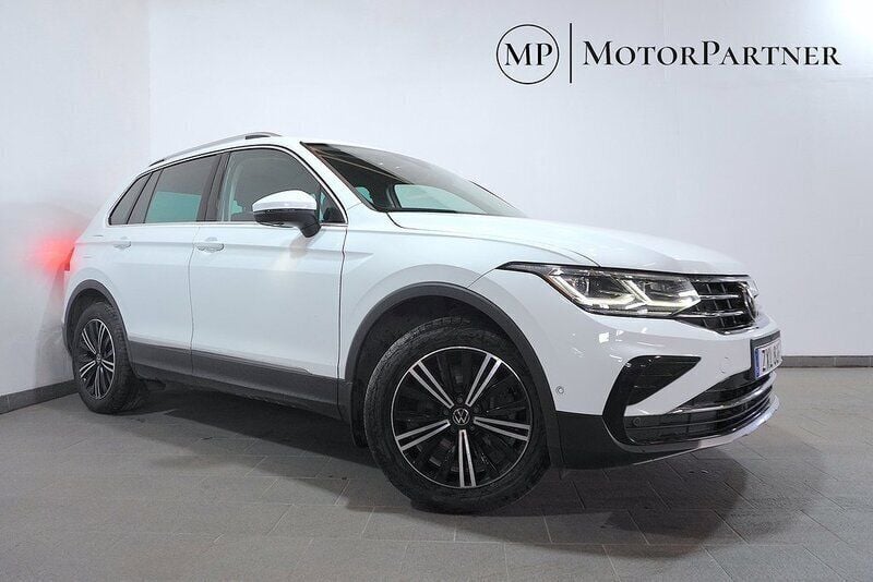 Vit Begagnad 2021 VW Tiguan SUV | 269 900 kr (Bra pris) - Bild 1/4