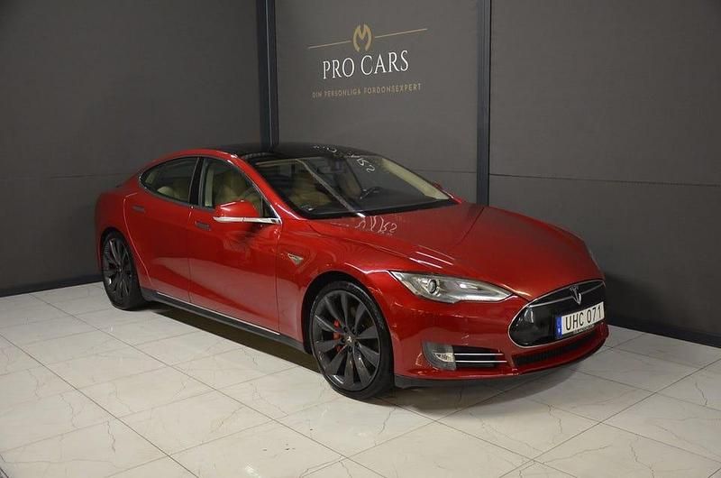 Röd Begagnad 2014 Tesla Model S Halvkombi | 179 000 kr (Dyr) - Bild 1/4