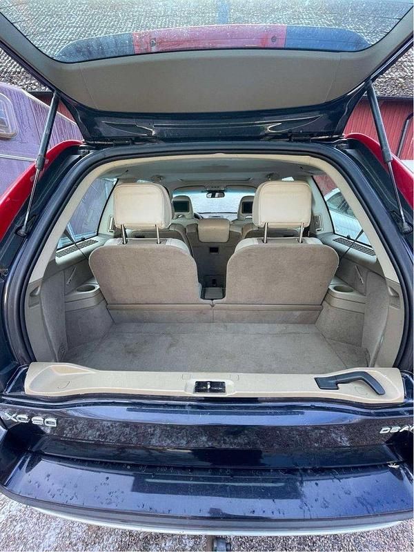 Blå Begagnad 2008 Volvo XC90 Momentum SUV | 140 000 kr (Dyr) - Bild 1/4