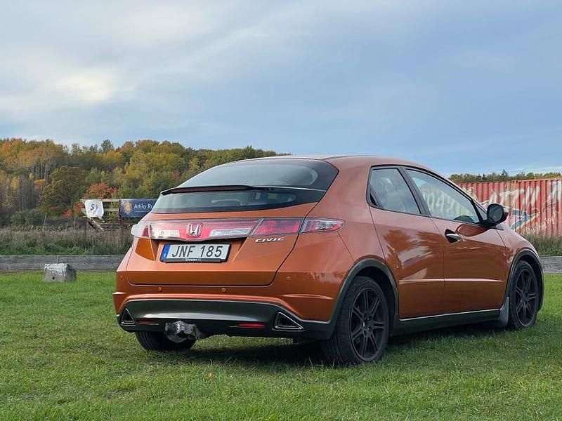 Begagnad 2009 Honda Civic Halvkombi | 45 000 kr (Marknadspris) - Bild 1/4