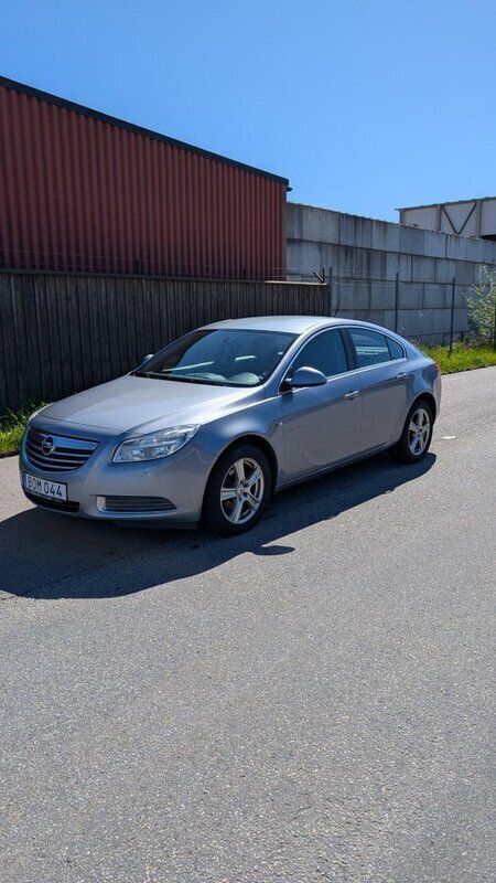 Grå Begagnad 2009 Opel Insignia Edition Halvkombi | 32 000 kr (Bra pris) - Bild 1/3
