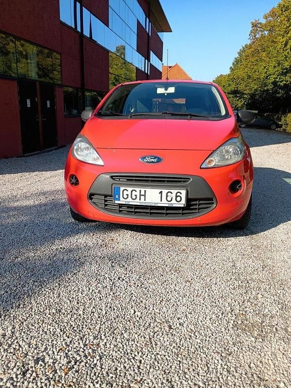 Röd Begagnad 2013 Ford Ka Style Halvkombi | 42 000 kr (Marknadspris) - Bild 1/4