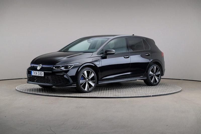 Svart Begagnad 2020 VW Golf VIII GTE Sedan | 305 000 kr (Dyr) - Bild 1/4