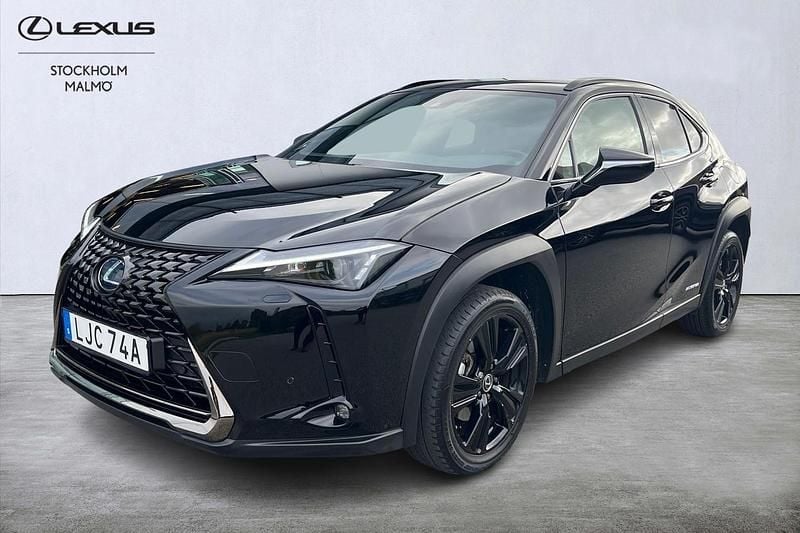 Svart Begagnad 2022 Lexus UX 250h Sport Line SUV | 289 000 kr (Bra pris) - Bild 1/4