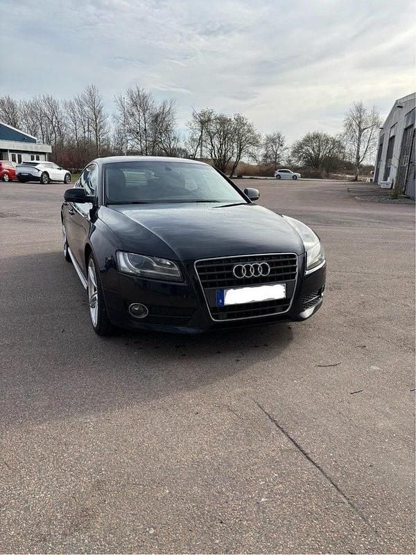 Svart Begagnad 2011 Audi A5 Sportback Comfort Halvkombi | 85 000 kr (Marknadspris) - Bild 1/4