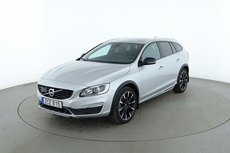 Silver Begagnad 2017 Volvo V60 CC Standard Kombi | 279 000 kr (Lite dyr) - Bild 1/3