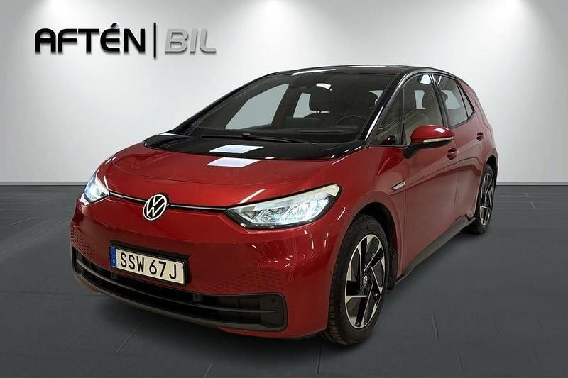 Mörkröd Begagnad 2022 VW ID.3 Pro Performance Halvkombi | 269 800 kr (Marknadspris) - Bild 1/3