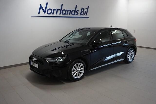 Brilliantsvart Begagnad 2024 Audi A3 Proline | 319 900 kr (Dyr) - Bild 1/4