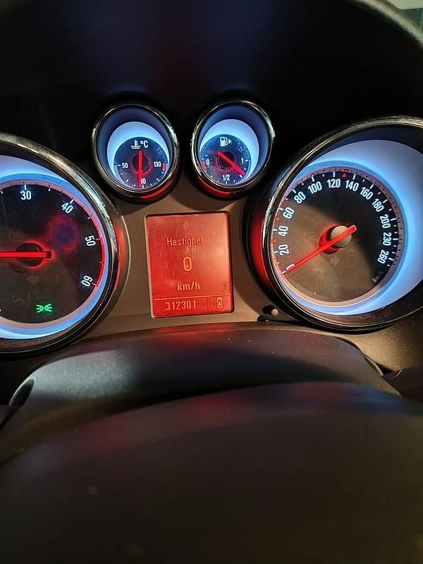 Begagnad Opel Astra 125 HK (91 kW) 2011 Kombi