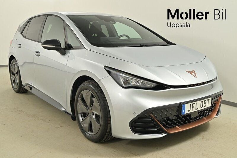 Svart (geyser silver metallic) Begagnad 2024 Cupra Born Halvkombi | 299 000 kr (Marknadspris) - Bild 1/3