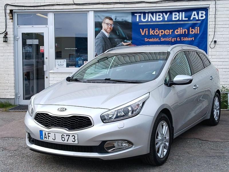 Grå Begagnad 2013 Kia Ceed Sportswagon Comfort Kombi | 69 900 kr (Marknadspris) - Bild 1/4