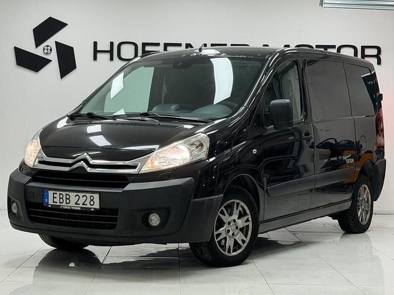 Svart Begagnad 2015 Citroën Jumpy Minibuss | 49 000 kr (Marknadspris) - Bild 1/4