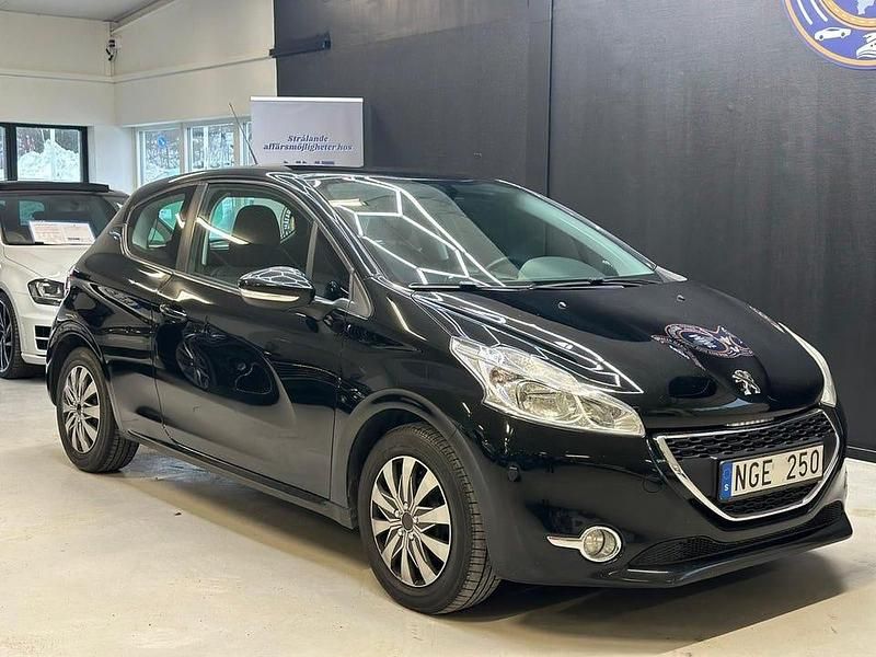 Begagnad Peugeot 208 82 HK (60 kW) 2012 Svart Halvkombi