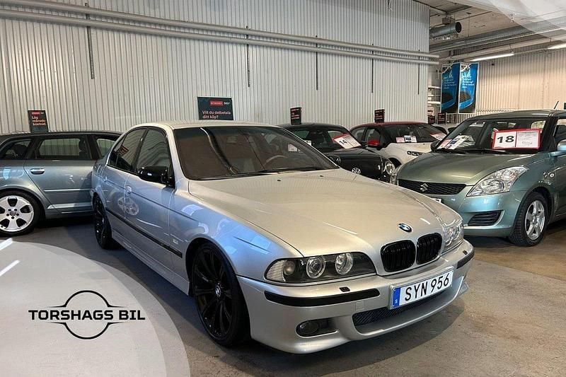 Ljusgrå (grå) Begagnad 2002 BMW 530 M Sport Sedan | 99 900 kr - Bild 1/3