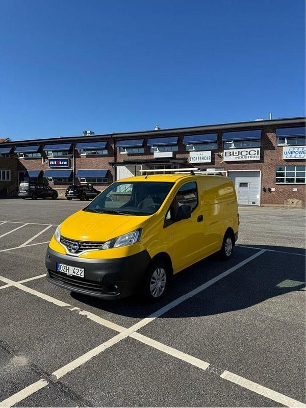 Vit Begagnad 2014 Nissan NV200 Van | 45 000 kr (Bra pris) - Bild 1/4