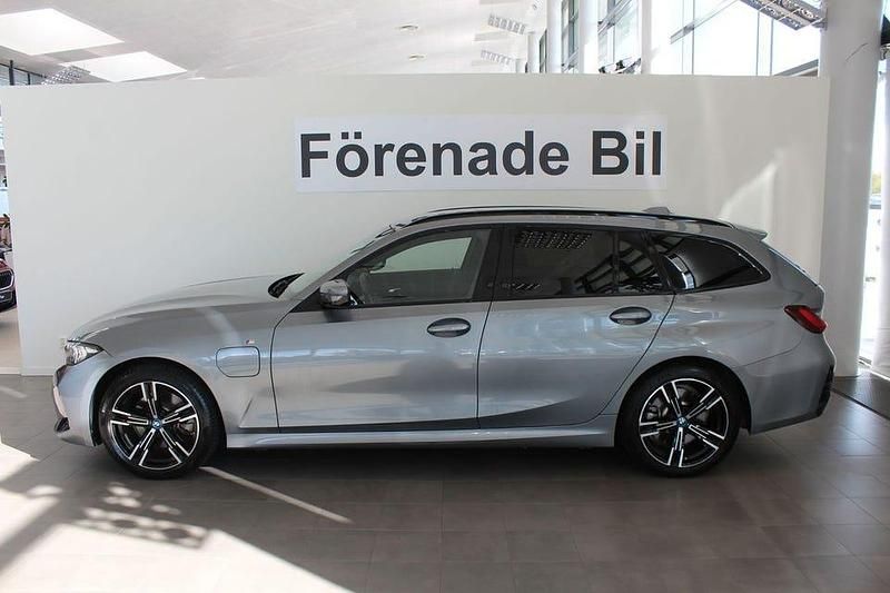 Begagnad BMW 330 M Sport 184 HK (135 kW) 2024 Skyscraper grå metallic Kombi