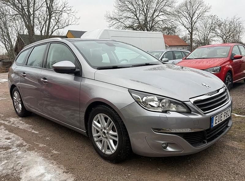 Grå Begagnad 2015 Peugeot 308 SW Active Kombi | 89 000 kr (Marknadspris) - Bild 1/4