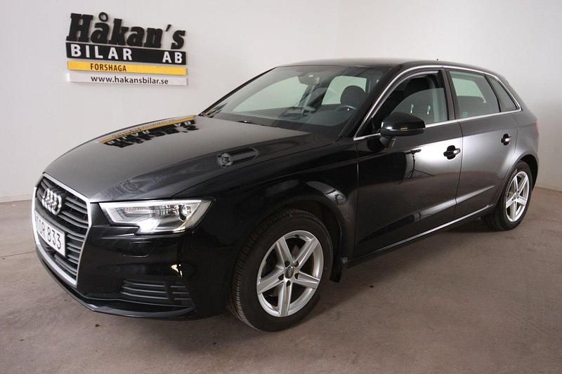 Svart Begagnad 2017 Audi A3 Sportback Proline Halvkombi | 164 500 kr (Marknadspris) - Bild 1/4