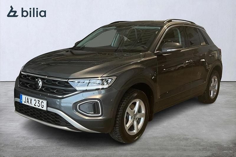 Grå Begagnad 2024 VW T-Roc SUV | 289 000 kr (Marknadspris) - Bild 1/3