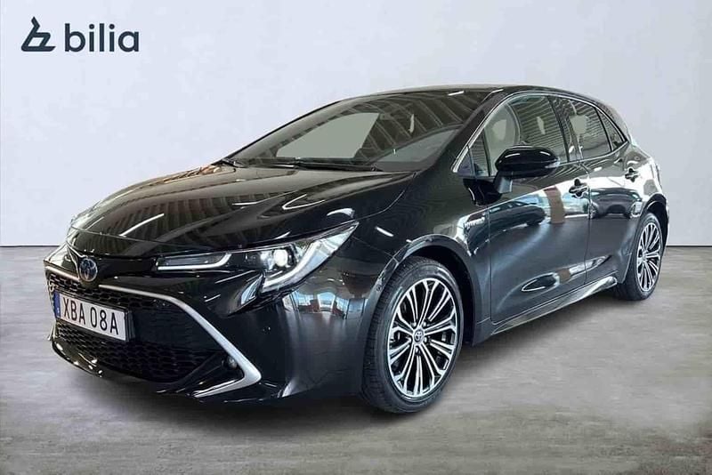 Svart Begagnad 2020 Toyota Corolla Hybrid Halvkombi | 239 900 kr - Bild 1/1