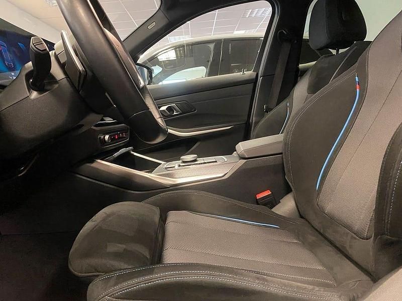 Begagnad BMW 330 Shadowline 184 HK (135 kW) 2025 Grå Kombi