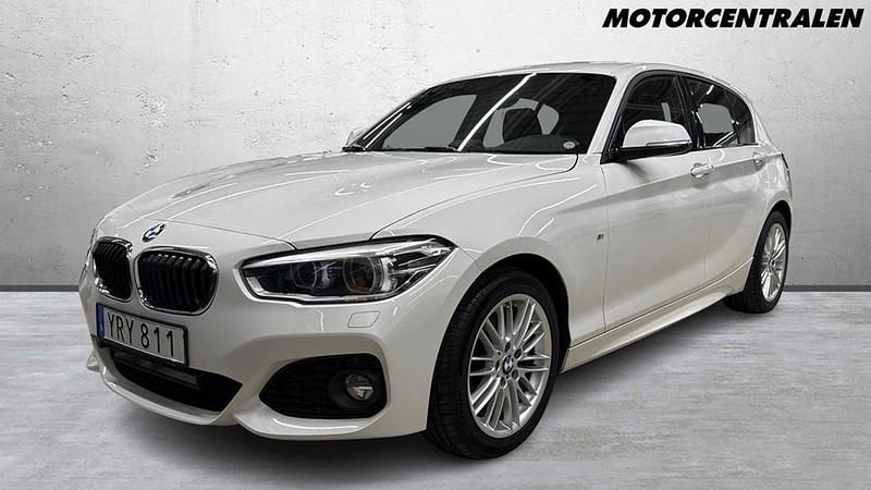 Vit Begagnad 2017 BMW 118 Shadowline Halvkombi | 185 000 kr (Marknadspris) - Bild 1/4