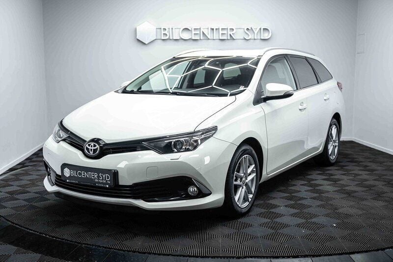 Vit Begagnad 2018 Toyota Auris Comfort Kombi | 179 900 kr (Lite dyr) - Bild 1/4